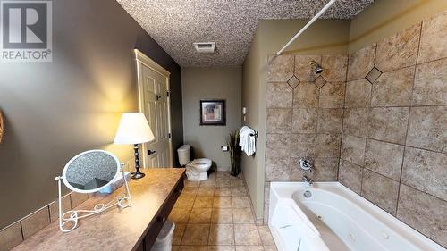 300 Bighorn Boulevard Unit# 324, Radium Hot Springs, BC - Indoor Photo Showing Bathroom