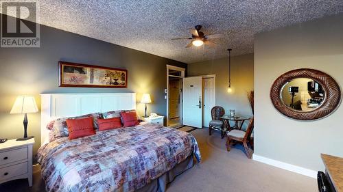 300 Bighorn Boulevard Unit# 324, Radium Hot Springs, BC - Indoor Photo Showing Bedroom