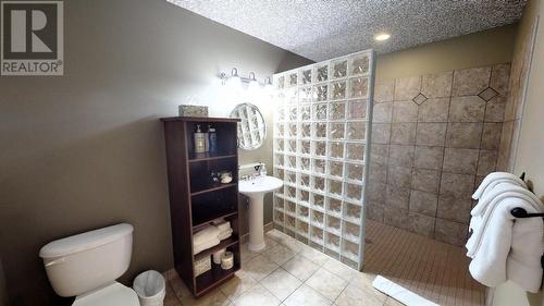 300 Bighorn Boulevard Unit# 324, Radium Hot Springs, BC - Indoor Photo Showing Bathroom