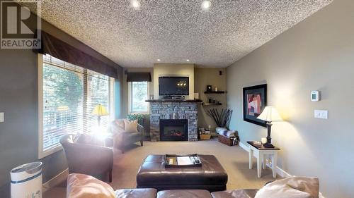 300 Bighorn Boulevard Unit# 324, Radium Hot Springs, BC - Indoor Photo Showing Living Room With Fireplace