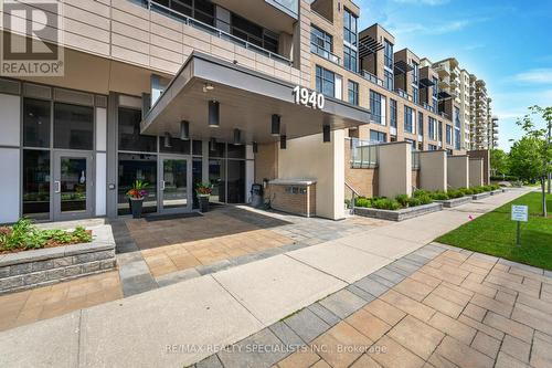 1104 - 1940 Ironstone Drive, Burlington, ON - Outdoor