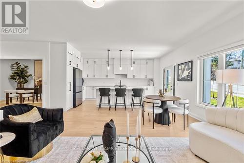 4 Santa Barbara Lane, Halton Hills, ON - Indoor Photo Showing Living Room