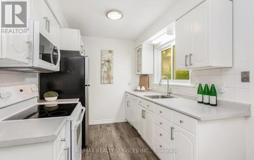 194 Mcmurchy Avenue S, Brampton, ON - Indoor Photo Showing Kitchen