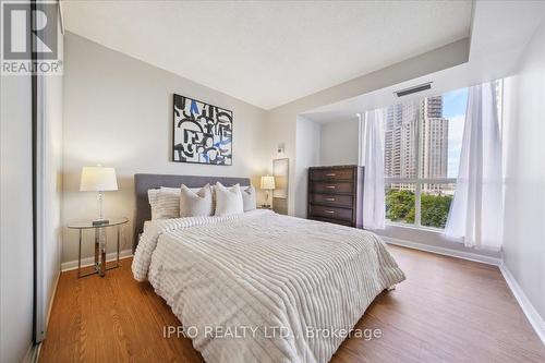 613 - 55 Kingsbridge Garden Circle, Mississauga, ON - Indoor Photo Showing Bedroom