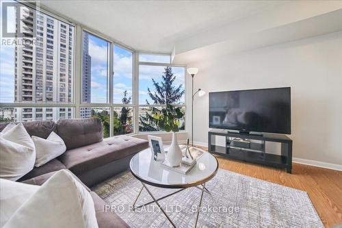 613 - 55 Kingsbridge Garden Circle, Mississauga, ON - Indoor Photo Showing Living Room