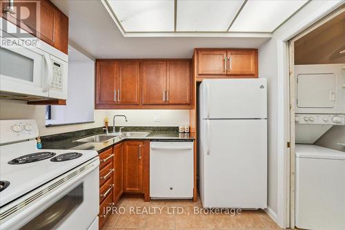 613 - 55 Kingsbridge Garden Circle, Mississauga, ON - Indoor Photo Showing Kitchen With Double Sink