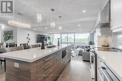 611 - 270 Scarlett Road, Toronto, ON - Indoor Photo Showing Kitchen With Upgraded Kitchen