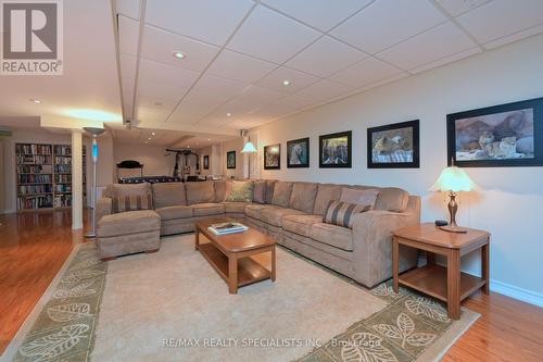 14 Penrose Court, Brampton, ON - Indoor Photo Showing Living Room