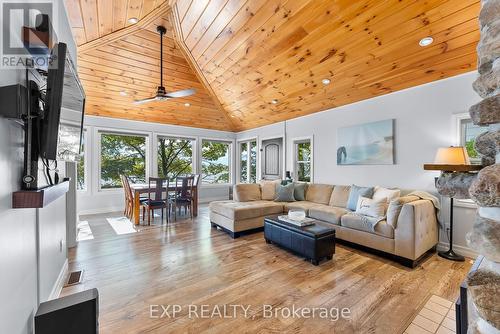 10451 Lakeshore Road, Wainfleet, ON - Indoor Photo Showing Living Room