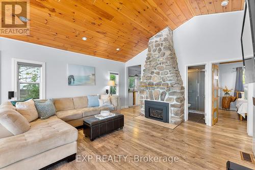 10451 Lakeshore Road, Wainfleet, ON - Indoor Photo Showing Living Room With Fireplace