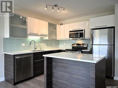 412 410 Hunter Road, Saskatoon, SK - Indoor Photo Showing Kitchen With Stainless Steel Kitchen With Upgraded Kitchen