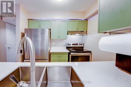 1112 - 155 Beecroft Road, Toronto, ON - Indoor Photo Showing Kitchen