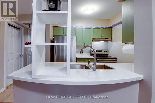 1112 - 155 Beecroft Road, Toronto, ON - Indoor Photo Showing Kitchen