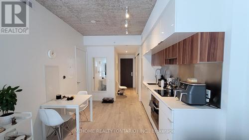 1911 - 185 Roehampton Avenue, Toronto, ON - Indoor Photo Showing Kitchen