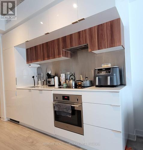 1911 - 185 Roehampton Avenue, Toronto, ON - Indoor Photo Showing Kitchen