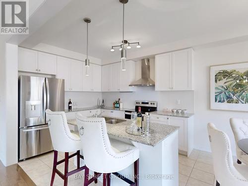 68 Boiton Street, Richmond Hill, ON - Indoor Photo Showing Kitchen With Upgraded Kitchen