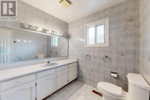 70 Vineyard Court, Vaughan, ON - Indoor Photo Showing Bathroom