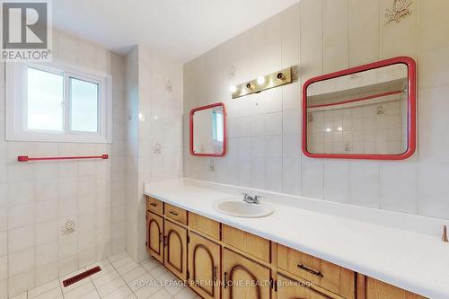 70 Vineyard Court, Vaughan, ON - Indoor Photo Showing Bathroom