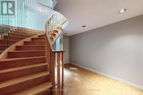 70 Vineyard Court, Vaughan, ON - Indoor Photo Showing Other Room