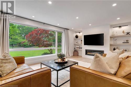 514 Oxbow Road, Waterloo, ON - Indoor Photo Showing Living Room With Fireplace