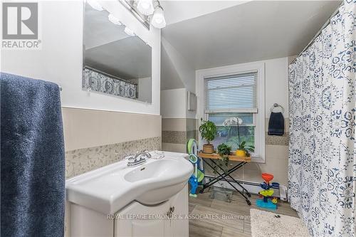 672-680 Mackay Street, Pembroke, ON - Indoor Photo Showing Bathroom