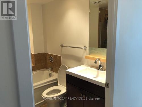 507 - 218 Queens Quay W, Toronto, ON - Indoor Photo Showing Bathroom