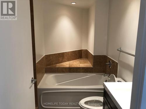 507 - 218 Queens Quay W, Toronto, ON - Indoor Photo Showing Bathroom