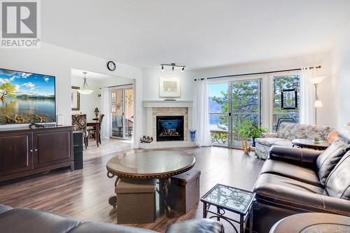 4630 Ponderosa Drive Unit# 112, Peachland, BC - Indoor Photo Showing Living Room With Fireplace