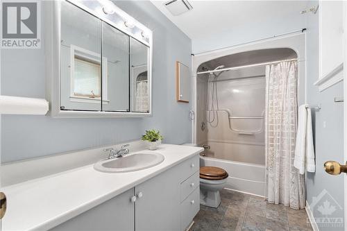 ensuite - 196 Indian Hill Road, Pakenham, ON - Indoor Photo Showing Bathroom