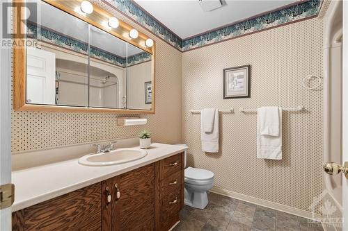 main family bath - 196 Indian Hill Road, Pakenham, ON - Indoor Photo Showing Bathroom