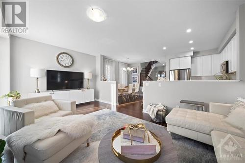 707 Vivera Place, Stittsville, ON - Indoor Photo Showing Living Room