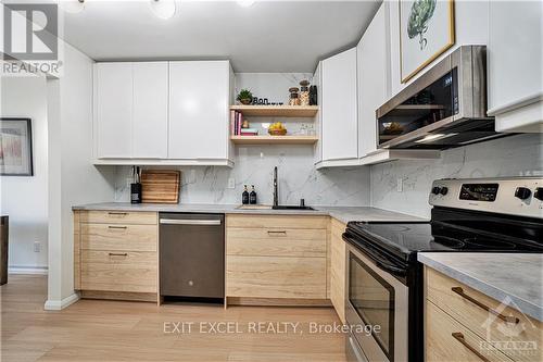 421 Valade Crescent, Ottawa, ON - Indoor Photo Showing Kitchen