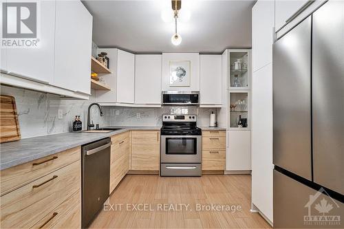 421 Valade Crescent, Ottawa, ON - Indoor Photo Showing Kitchen