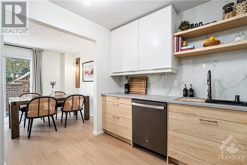 421 Valade Crescent, Ottawa, ON - Indoor Photo Showing Kitchen