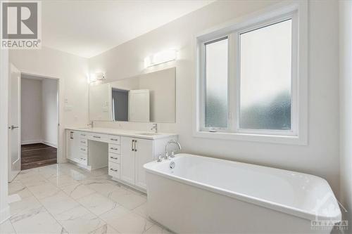 221 Soprano Avenue, Ottawa, ON - Indoor Photo Showing Bathroom