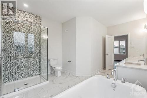 221 Soprano Avenue, Ottawa, ON - Indoor Photo Showing Bathroom