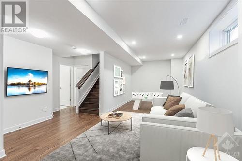 221 Soprano Avenue, Ottawa, ON - Indoor Photo Showing Living Room