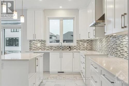 221 Soprano Avenue, Ottawa, ON - Indoor Photo Showing Kitchen With Upgraded Kitchen