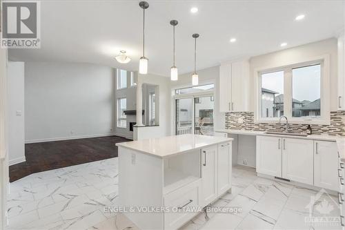 221 Soprano Avenue, Ottawa, ON - Indoor Photo Showing Kitchen With Upgraded Kitchen