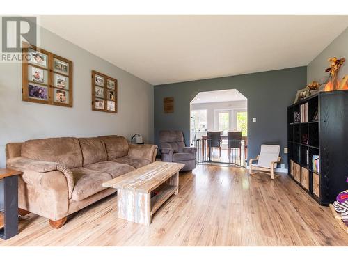 9588 Old Summit Lake Road, Prince George, BC - Indoor Photo Showing Living Room