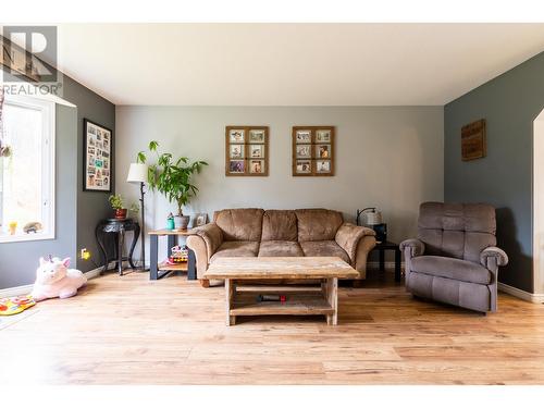 9588 Old Summit Lake Road, Prince George, BC - Indoor Photo Showing Living Room