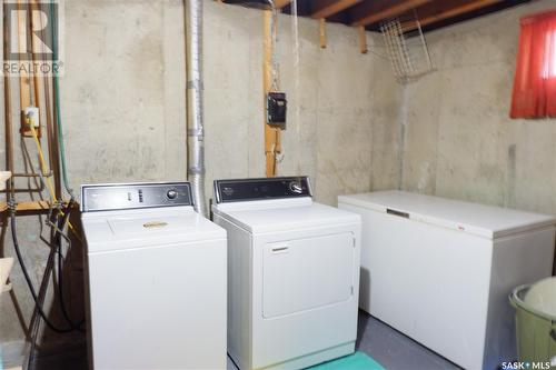 716 4Th Street E, Assiniboia, SK - Indoor Photo Showing Laundry Room