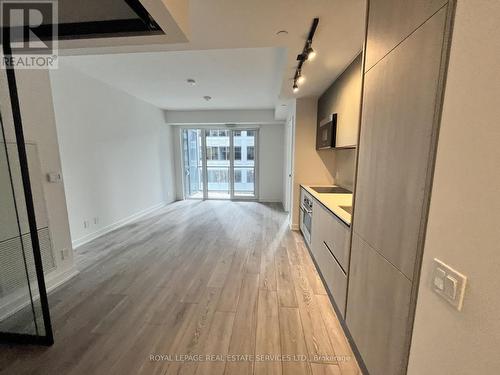 906 - 108 Peter Street, Toronto, ON - Indoor Photo Showing Kitchen