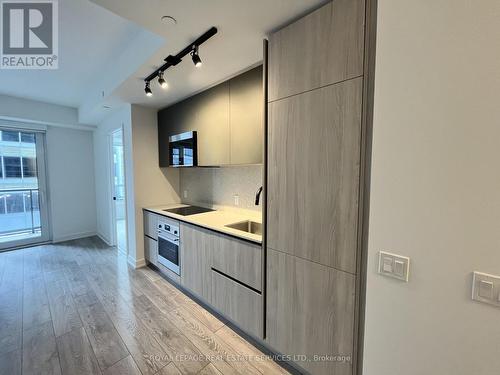 906 - 108 Peter Street, Toronto, ON - Indoor Photo Showing Kitchen