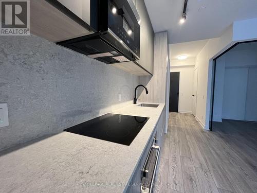 906 - 108 Peter Street, Toronto, ON - Indoor Photo Showing Kitchen