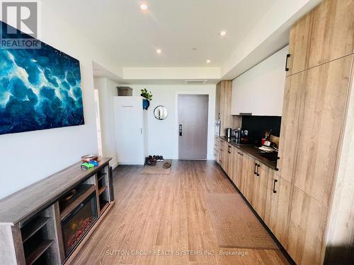 901 - 741 King Street W, Kitchener, ON - Indoor Photo Showing Kitchen