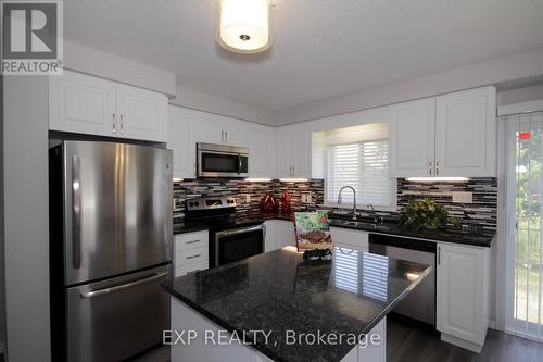 69 Meadowridge Street, Kitchener, ON - Indoor Photo Showing Kitchen With Stainless Steel Kitchen With Upgraded Kitchen