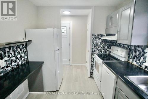 Main - 352 East 18Th Street, Hamilton, ON - Indoor Photo Showing Kitchen