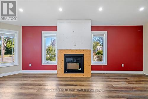 4032 Chippawa Parkway, Niagara Falls, ON - Indoor With Fireplace