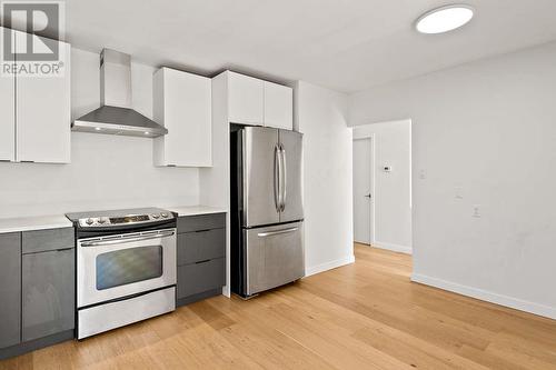 460 Eldorado Road, Kelowna, BC - Indoor Photo Showing Kitchen